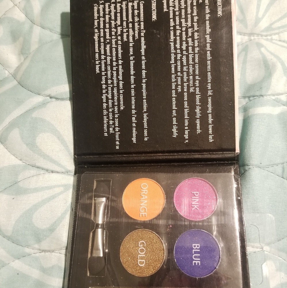 Eyeshadow Kit - Picture 4 of 5